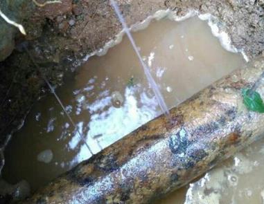 化德楼顶渗水维修公司分享下地暖漏水的原因及检测方法。